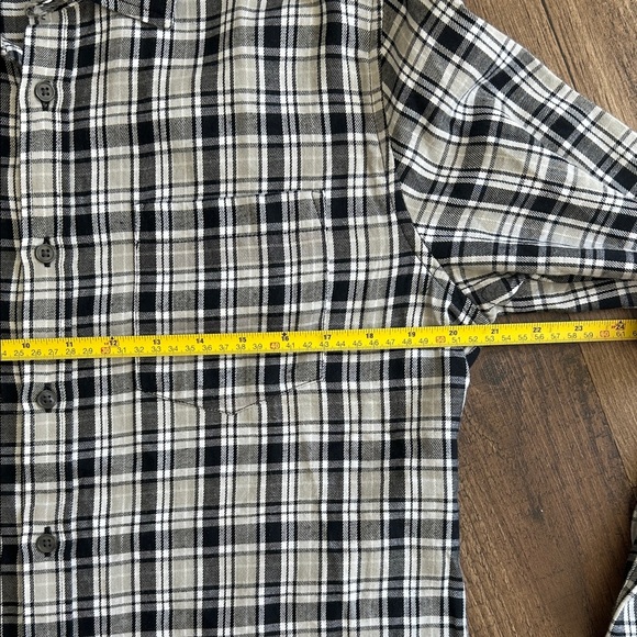 Slate & Stone Monochrome Plaid Flannel Shirt - Picture 7 of 11